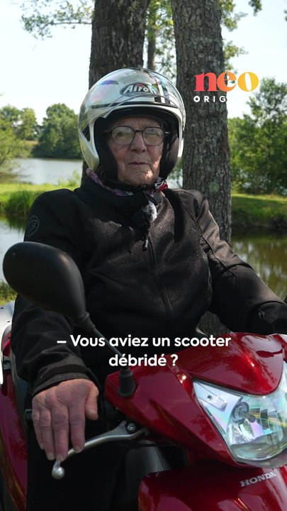 À 88 ans, Thérèse file toujours à toute allure ! Sur son scooter, cette grand-mère énergique croque la vie à pleines dents et s’offre des virées aussi joyeuses que revigorantes. 🛵👵🏻