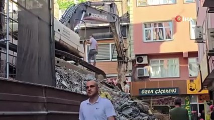Zonguldak’ta yıkım sırasında molozlar yola döküldü