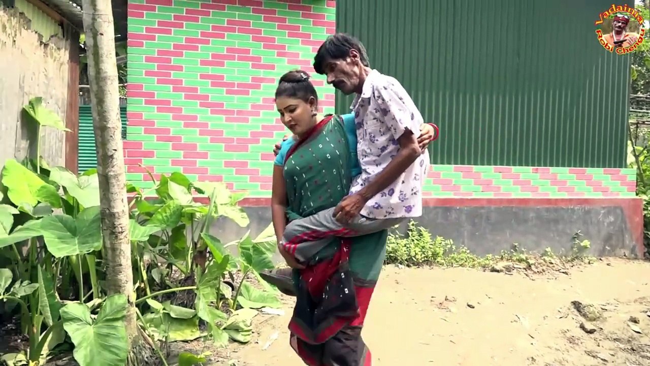 Woman Easily Carries Her Man in a Heartwarming Moment