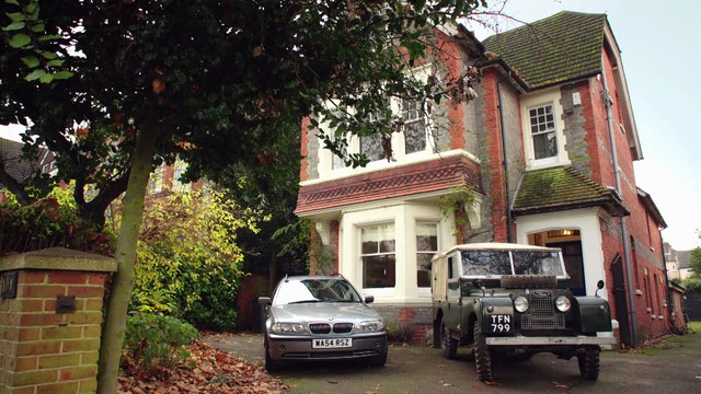 Man Down S02E05 The Phant 1080p Netflix WEB-DL DD+ 2.0 x264-TrollHD