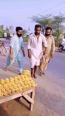 This man is eating the Sweet 🥭 mango song