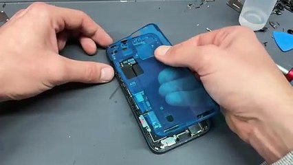 iPhone 13 Screen Replacement： DIY Guide to Restore Your Display!
