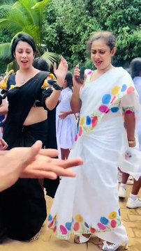 Sinhala Teacher Hot Dance in School Goes Viral in Sri Lanka | Watch Full Video Online