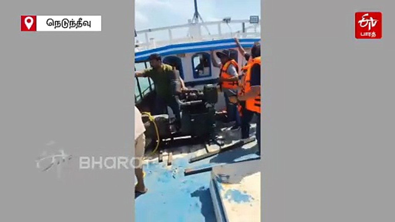 நெடுந்தீவு கடலில் மூழ்கிய சுற்றுலா படகு : 14 சுற்றுலா பயணிகள் உயிருடன் மீட்பு!