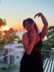 Δανάη Παππά: Η Ταμίλα Κουλίεβα την «τσάκωσε» να χορεύει latin στο... ηλιοβασίλεμα!