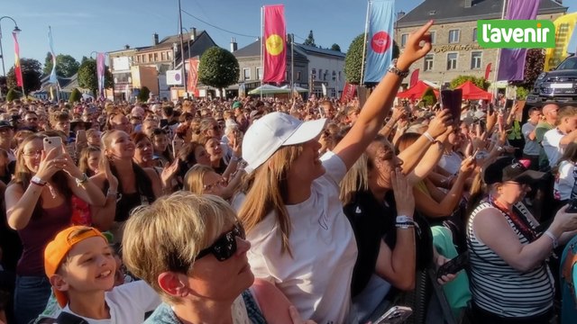Beaucoup de monde samedi soir sur la place des 3 Fers à Bertrix pour assister au Baudet'stival
