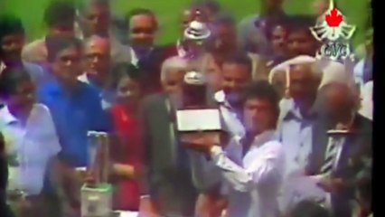 Imran Khan lifting Trophy vs India 1986-87