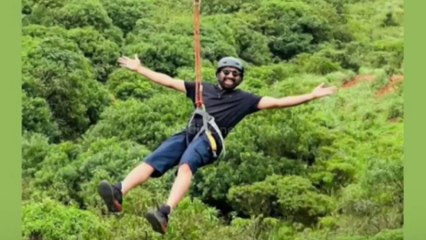 സി.വി ബാലചന്ദ്രൻെ്റ വിമർശനത്തിന് പിന്നാലെ സിപ് ലൈനിൽ തൂങ്ങി പോകുന്ന ഫോട്ടോ പങ്ക് വെച്ച് വി.ടി ബൽറാം