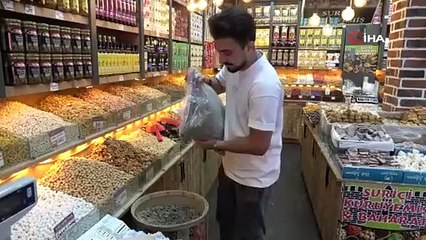 Terör örgütü PKK’nın silah bırakmasının ardından Diyarbakır ve Güneydoğu’da bayram havası