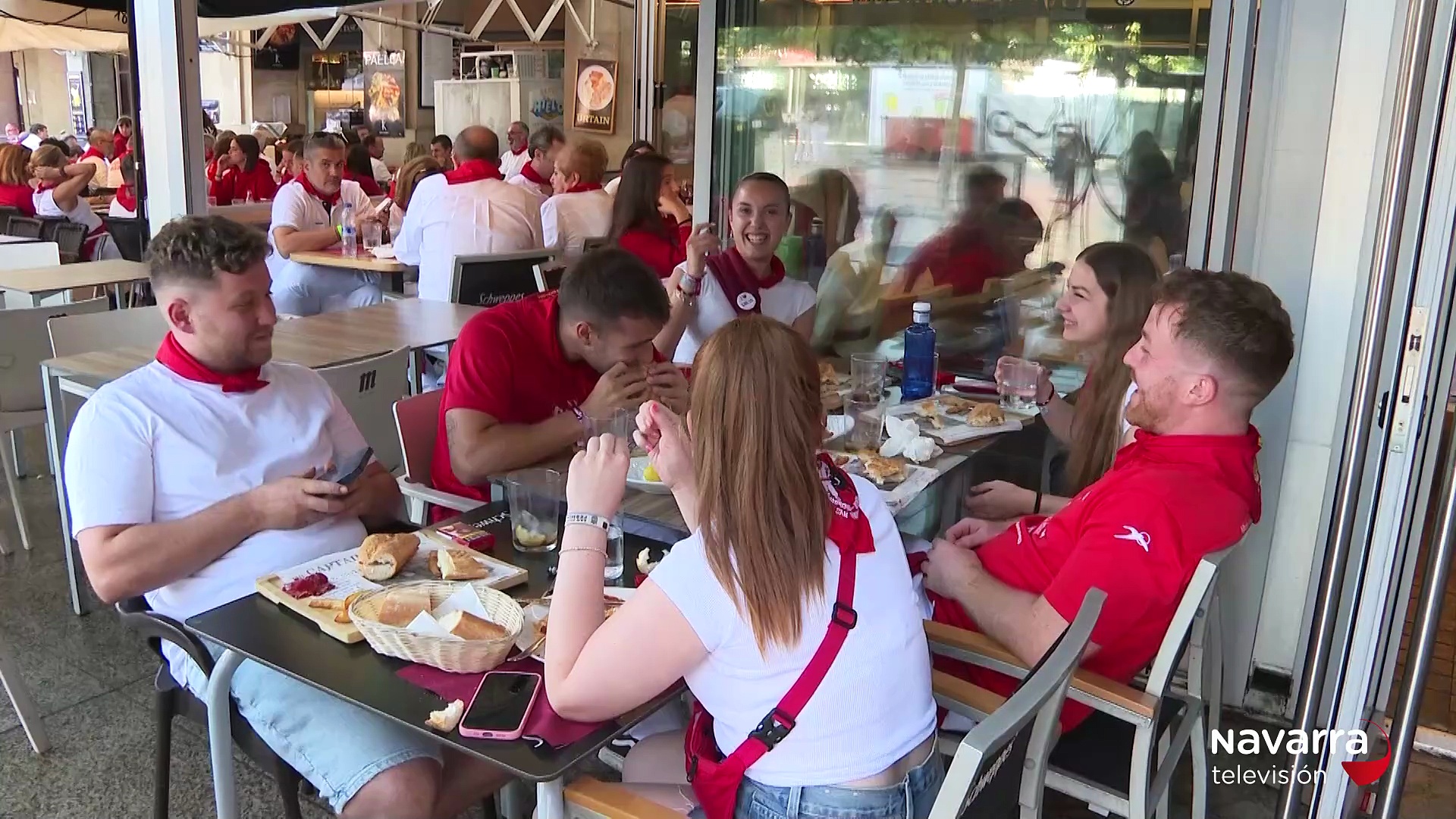 Hasta ocho euros por una botella de agua en San Fermín