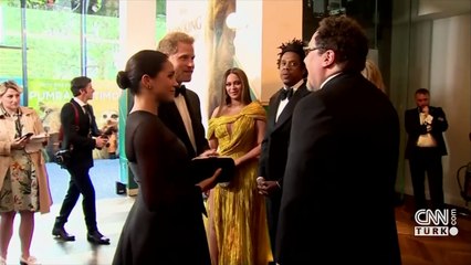 Kraliyet ailesinde buzlar eriyor mu?