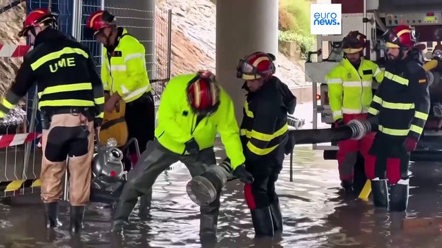 Двух пропавших без вести ищут после наводнения в Каталонии