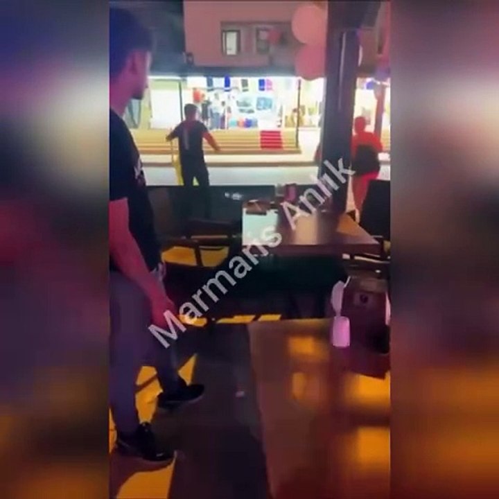 Marmaris’te kadın turistler, mekandaki erkek çalışanlar tarafından tekme tokat dövüldü.