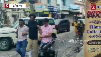 फायरिंग कर दहशत फैलाने वाले बदमाश की रेवाड़ी में परेड, टूटे पैर से लड़खड़ाता नजर आया