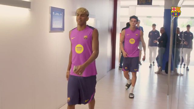 CAMBIO de LOOK de GAVI y LEWANDOWSKI: los JUGADORES del BARÇA llegan al RECONOCIMIENTO MÉDICO