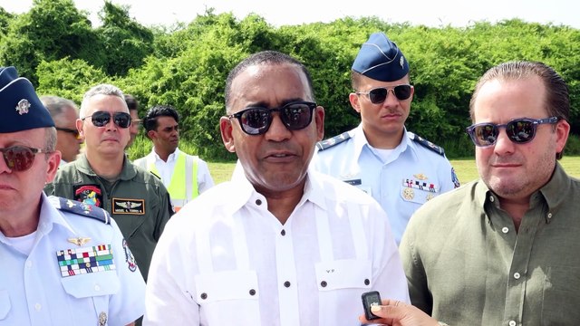 Autoridades supervisan trabajos de intervención a pista de aterrizaje de la FARD