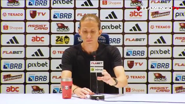 Filipe Luis explota en una conferencia de prensa “histórica”