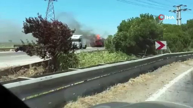 Karton yüklü tır alev alev yandı