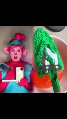 When Poppy accidentally showed kids “the finger” #shorts #trollsbandtogether #poppy