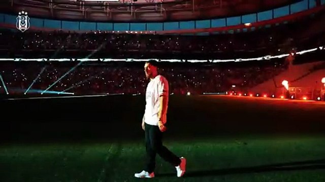 Orkun Kökçü Beşiktaş taraftarını mest etti