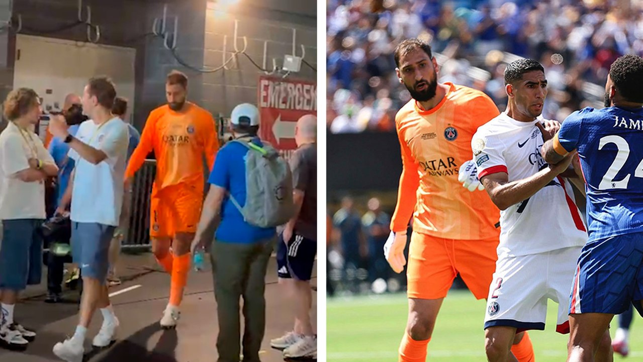 Gianluigi Donnarumma sale de la cancha tras fracaso de PSG en el Mundial de Clubes