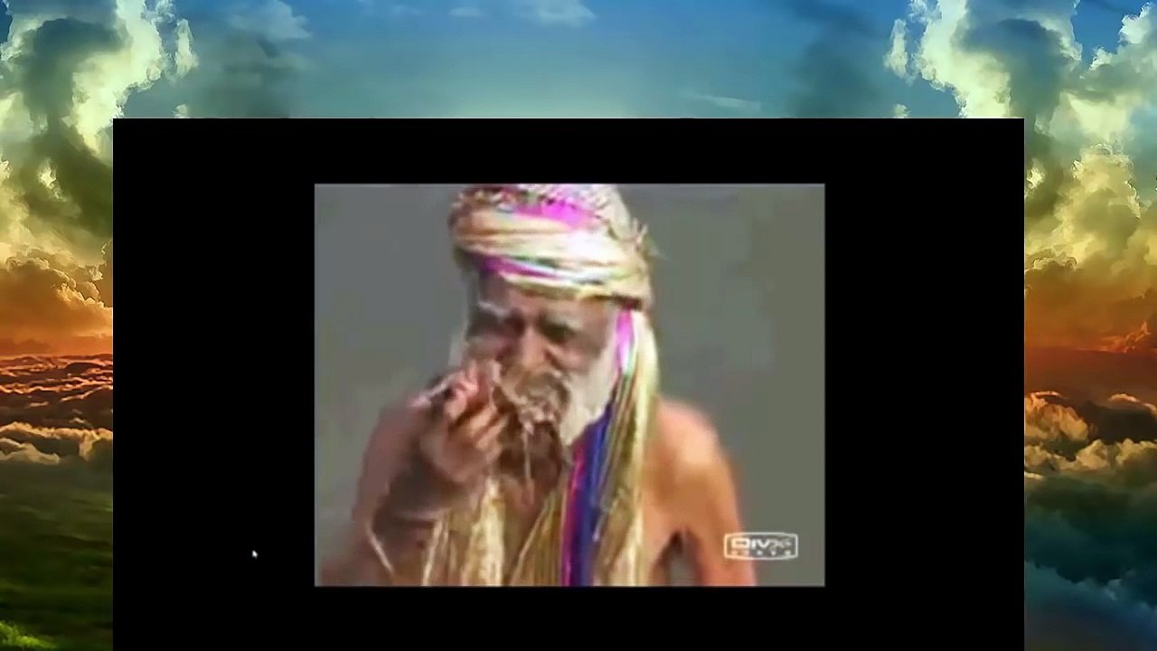 Shocking Aghori hindu holy man Baba Eating Human Flesh, Aghori Sadhu Eating Dead Body‬