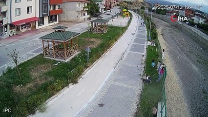 Kediye yardım etmek isteyen genç kız ölüyordu!