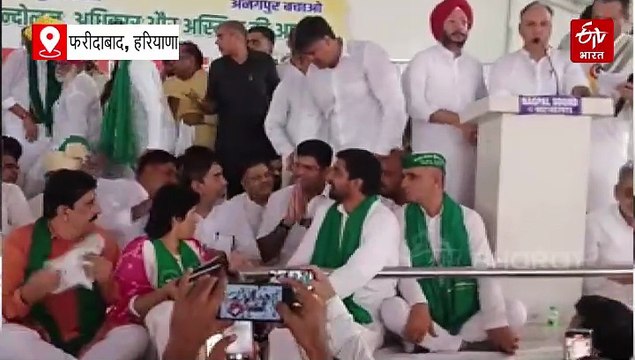 फरीदाबाद के अनंगपुर गांव के लिए एक हुई 36 बिरादरी, महापंचायत में दुष्यंत चौटाला, राकेश टिकैत और दीपेंद्र हुड्डा ने सरकार से की ये मांग