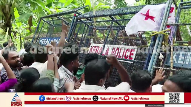 നൂറനാട് ബിജെപി നേതാവിന്റെ കാൽകഴുകിച്ച സംഭവം; ആറ്റുവയിലെ സ്കൂളിലേക്ക് DYFI പ്രതിഷേധ മാർച്ച്