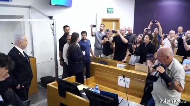 Netanyahu in tribunale per l'udienza al processo per corruzione