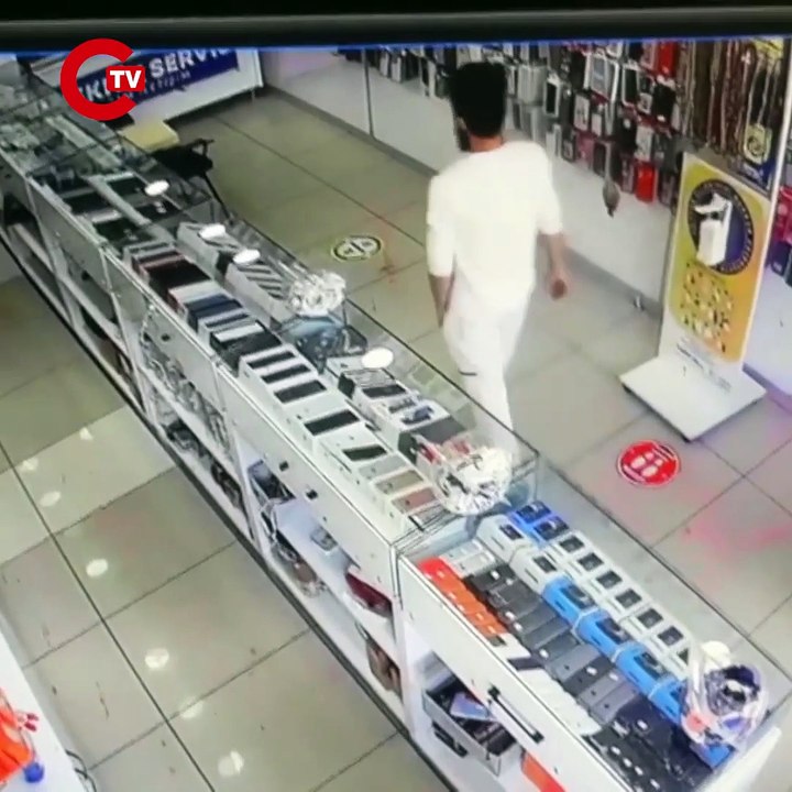 Avcılar'da 'telefonum çalındı' yalanıyla telefon hırsızlığı
