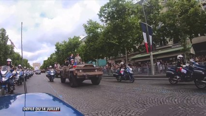 Le président de la République descend l'avenue des Champs-Elysées