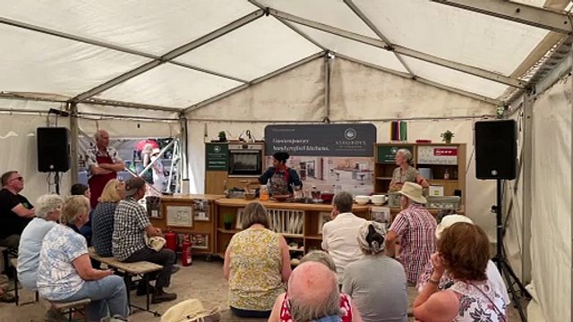 Sepali Godakanda demonstrated how to make authentic Sri Lankan lentil curry (Will Goddard, Crediton Courier)
