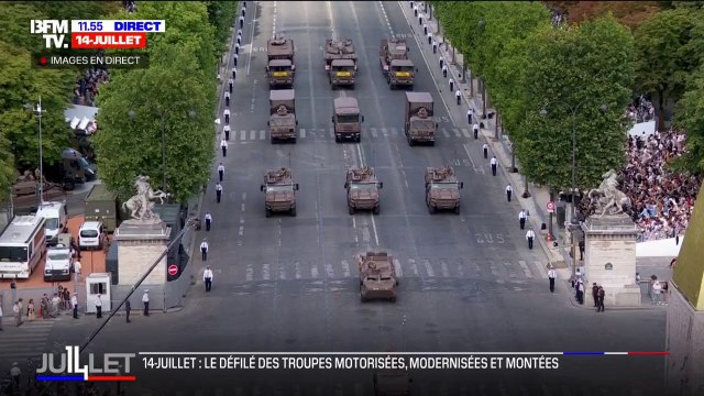 14-Juillet: début du défilé des troupes motorisées