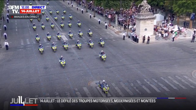 14-Juillet: les motos de la police nationale, de la gendarmerie et de la douane défilent à leur tour sur les Champs-Élysées