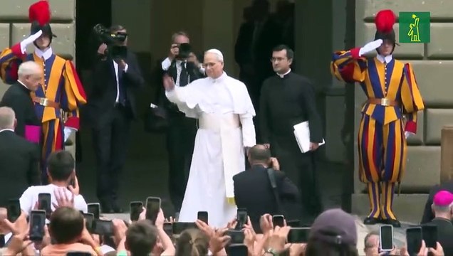 Primer Ángelus papal en mucho años en la residencia veraniega de Castel Gandolfo