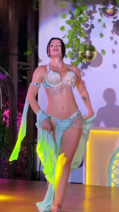 🔥 Hypnotic Belly Dance Performance – Rhythm, Grace & Power!