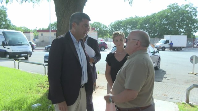 Un hombre le canta las 40 a Mazón por la DANA: son 10 minutos de discusión intensa