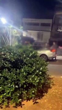 Jovens trocam socos durante briga generalizada em bairro nobre de Salvador