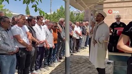 Kaza kurşunuyla ölen polisin cenazesi toprağa verildi