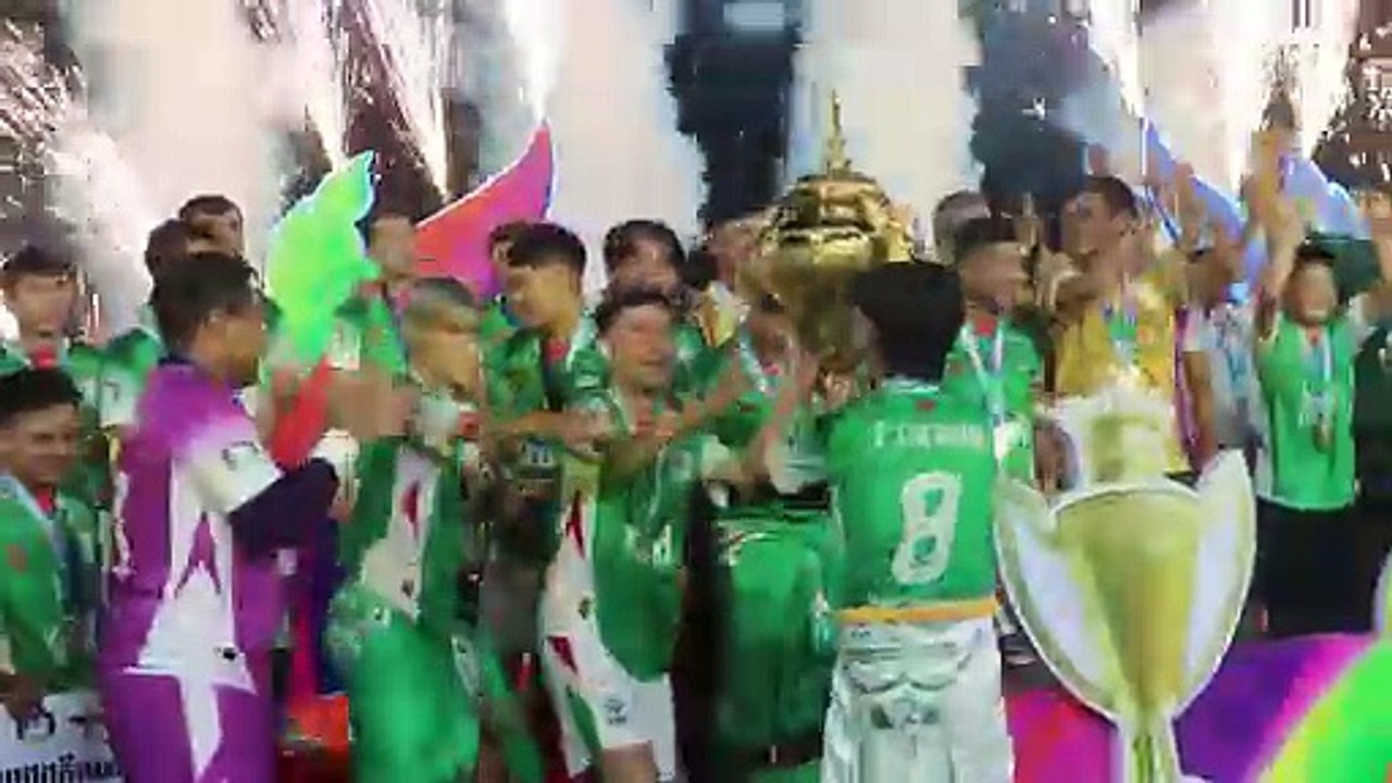 រឿងរ៉ាវគួរចាប់អារម្មណ៍ពីលោក ហៅ សុជាតិ និង លោក វី លីកា ក្នុងការប្រកួតបាល់ទាត់ Soccer League