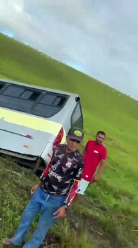 Acidente com ônibus escolar em Atalaia, interior de Alagoas