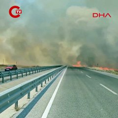 Edirne'de korkutan anız yangını... Kara yolu ulaşıma kapatıldı!