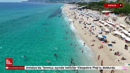Antalya’da serinlemek isteyen turistler soluğu Kleopatra plajında aldılar