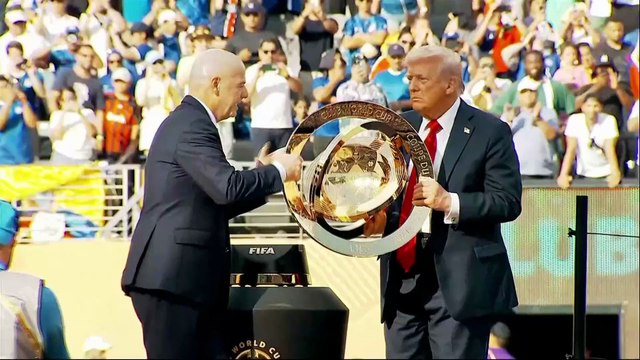 Trump si imbuca alla cerimonia di premiazione della Coppa del Mondo per club