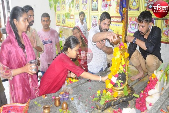 VIDEO : श्रावण के पहले सोमवार को शिवालयों में उमड़े श्रद्धालुओं ने किया जला​भिषेक
