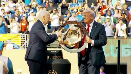 ترامپ با حضور در جشن جام جهانی باشگاه‌ها ورزشکاران را شگفت‌زده کرد