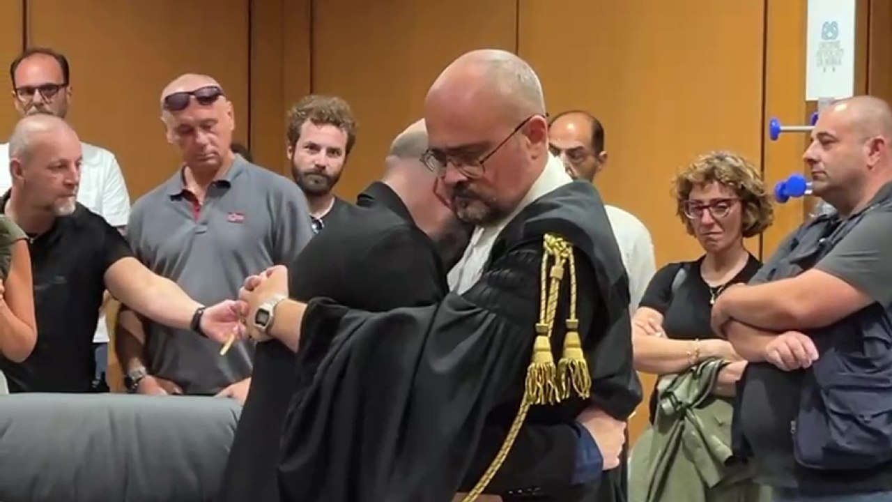Il pianto liberatorio di Roberto Saviano dopo la sentenza: «Mi hanno rubato la vita»