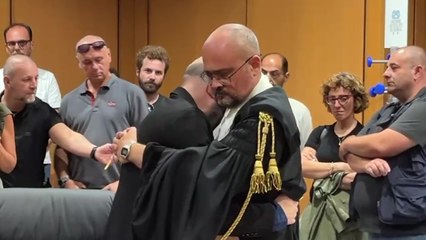 Il pianto liberatorio di Roberto Saviano dopo la sentenza: «Mi hanno rubato la vita»