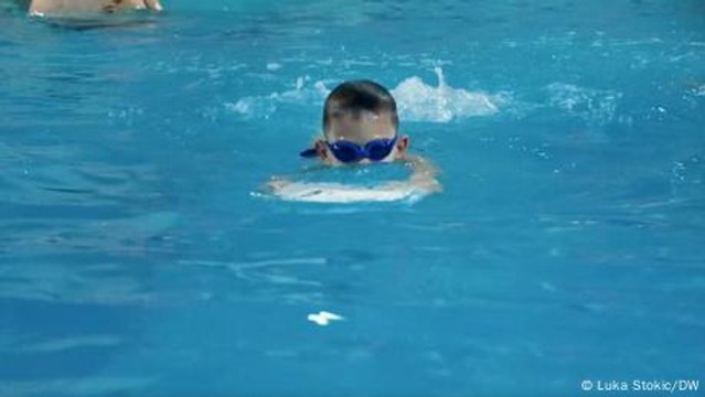 Serbia: Free swimming lessons for children with disabilities